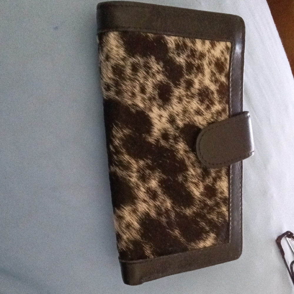 Cowhide billfold, Black and white Cowhide